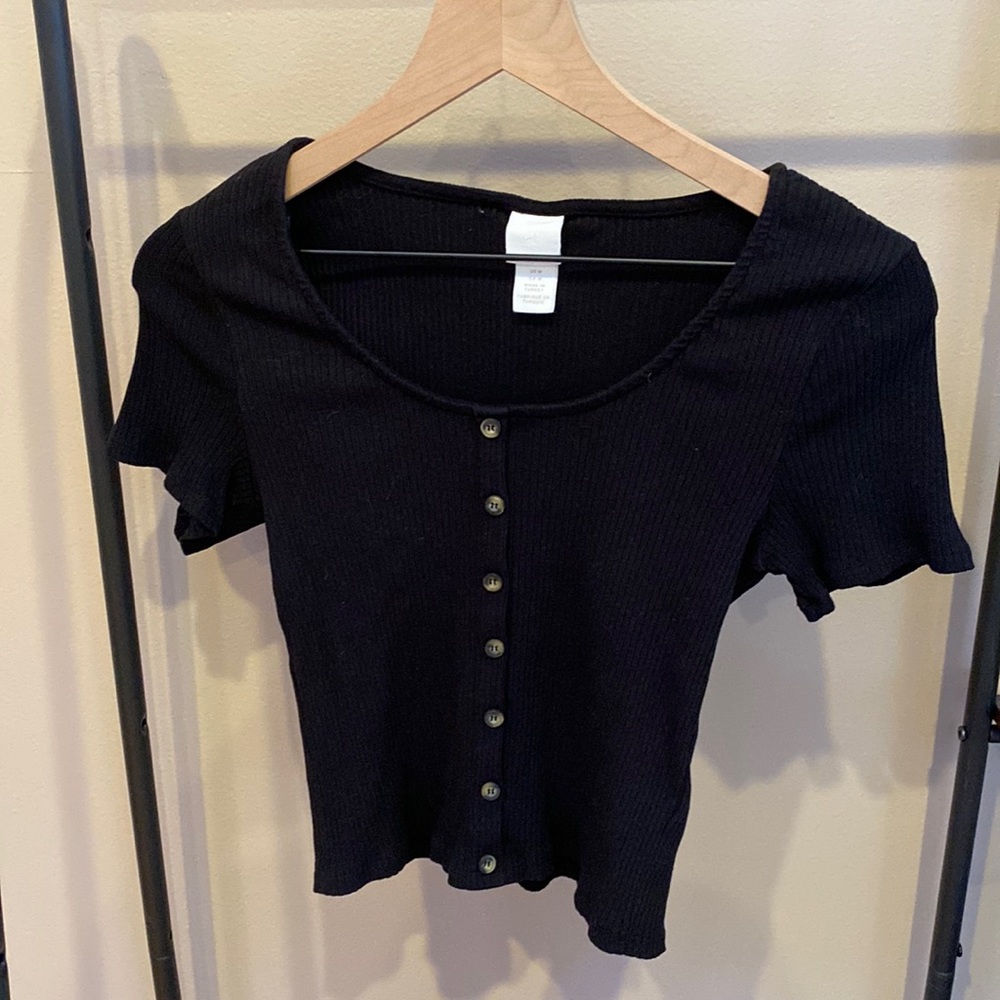 Fitted Button-Up black short sleeve blouse